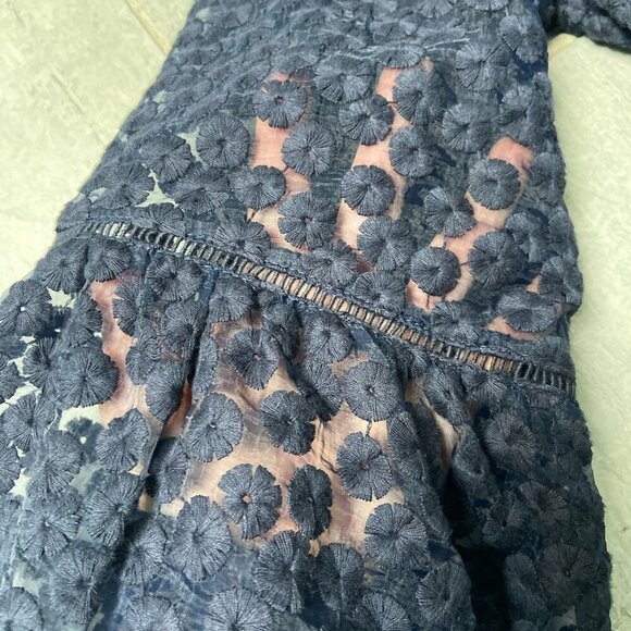Banana Republic Floral Pinwheel Embroidered Lace Bell Sleeve Dress Navy Size 6 - Picture 5 of 13